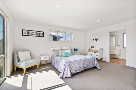 Photo of property in 15 Coutts Street, Papamoa Beach, Papamoa, 3118