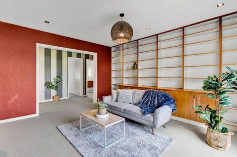 Photo of property in 1 Gleneagles Way, Waiwhakaiho, New Plymouth, 4312
