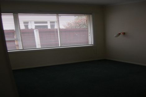 Photo of property in 77 Memorial Avenue, Ilam, Christchurch, 8053