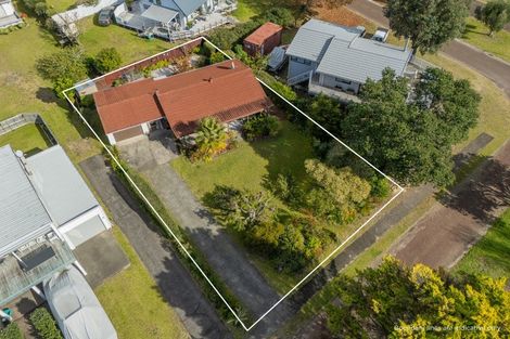 Photo of property in 4 Courtney Place, Pauanui, Hikuai, 3579