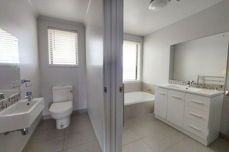 Photo of property in 25 Saxon Woods Drive, Rototuna North, Hamilton, 3210