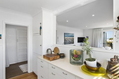 Photo of property in 118 Seaview Road, Paraparaumu Beach, Paraparaumu, 5032