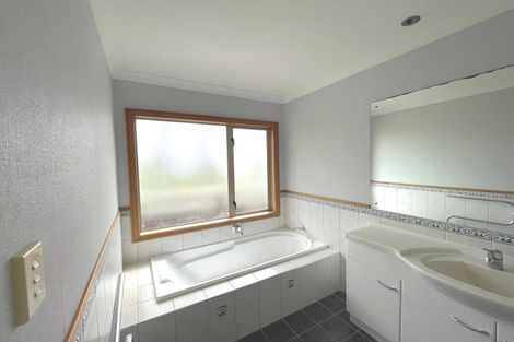 Photo of property in 124 Point View Drive, East Tamaki Heights, Auckland, 2016