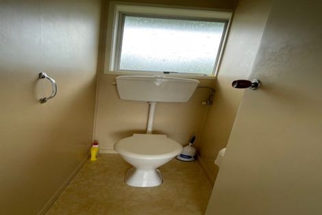 Photo of property in 5 Miltonia Avenue, Te Atatu South, Auckland, 0610