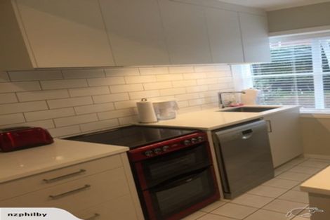 Photo of property in 1/1 Sylvan Park Avenue, Milford, Auckland, 0620