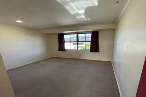Photo of property in 9 Vinograd Drive, Te Atatu Peninsula, Auckland, 0610
