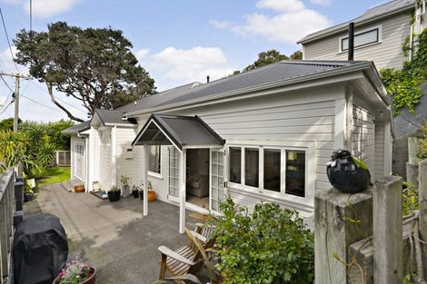 Photo of property in 3 Tyne Street, Island Bay, Wellington, 6023