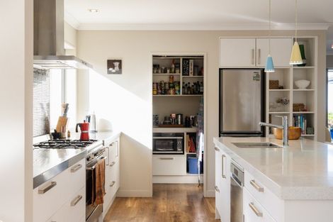 Photo of property in 37 Highgrove, Saint Clair, Dunedin, 9012