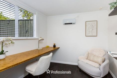 Photo of property in 6 Fendalton Crescent, Pinehaven, Upper Hutt, 5019