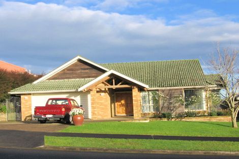 Photo of property in 9 Capistrano Mews, Goodwood Heights, Auckland, 2105