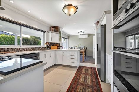 Photo of property in 5 Tamati Place, Merrilands, New Plymouth, 4312