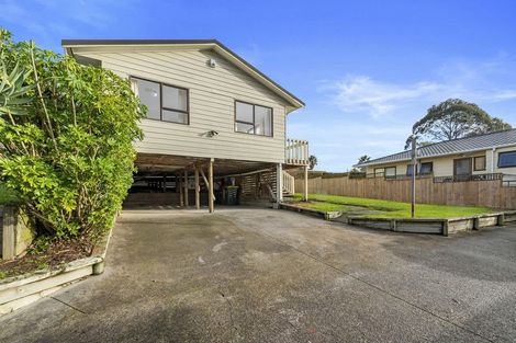 Photo of property in 2/15 Sevilla Place, Unsworth Heights, Auckland, 0632