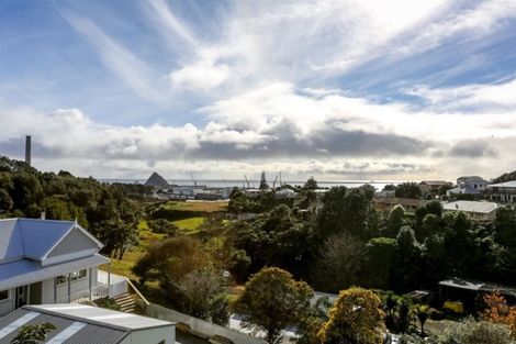 Photo of property in 1/74 South Road, Blagdon, New Plymouth, 4310
