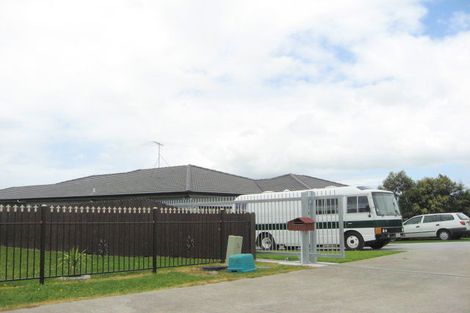 Photo of property in 44 Morewa Place, Takanini, 2112