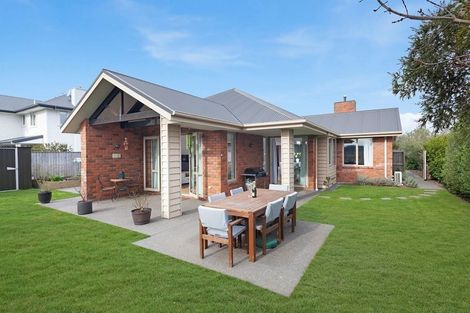 Photo of property in 43 Ruahine Place, Parklands, Christchurch, 8083