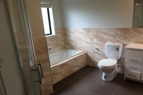 Photo of property in 4/2 Swan Hill Drive, Glen Eden, Auckland, 0602