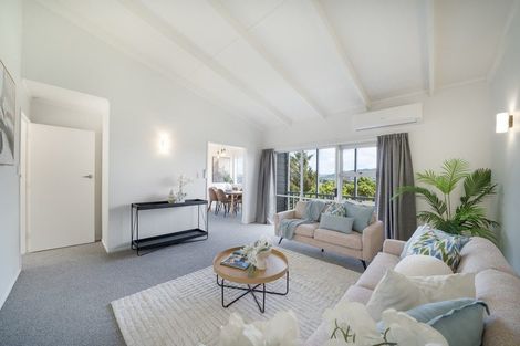 Photo of property in 29a Chetwode Grove, Newlands, Wellington, 6037
