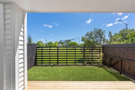 Photo of property in 1/18 Albert Road, Kelston, Auckland, 0602