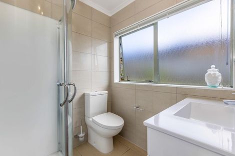 Photo of property in 88 Buscomb Avenue, Henderson, Auckland, 0610