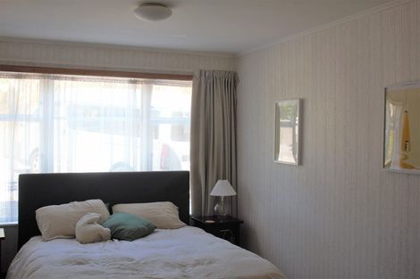 Photo of property in 34 Hungerford Road, Lyall Bay, Wellington, 6022