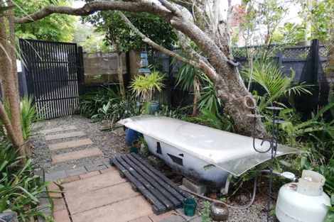 Photo of property in 18 George Herring Place, Glen Eden, Auckland, 0602