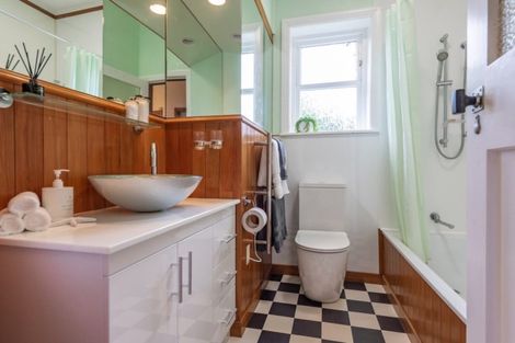 Photo of property in 15 Sunshine Avenue, Karori, Wellington, 6012