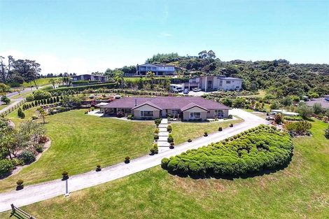 Photo of property in 15 Matheson Road, Red Beach, 0932