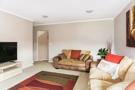 Photo of property in 11 Ina Ville Drive, Pukekohe, 2120