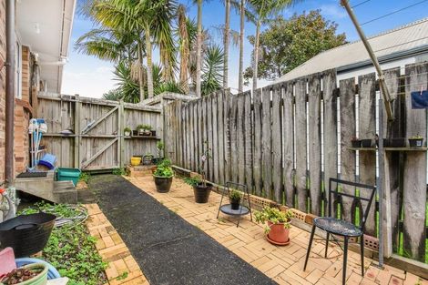 Photo of property in 1/135 Titirangi Road, New Lynn, Auckland, 0600
