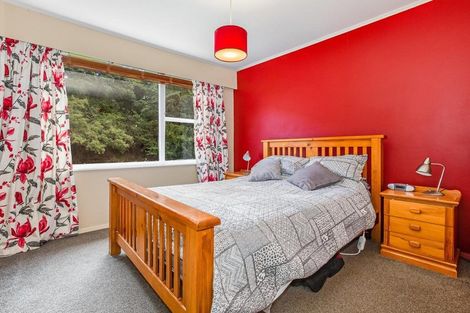 Photo of property in 1 Julia Place, Tawa, Wellington, 5028