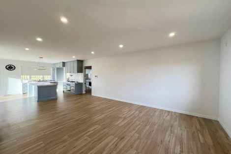 Photo of property in 42 Takurua Terrace, Orewa, 0931