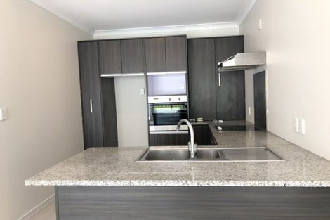 Photo of property in 10/44 Carlos Drive, Flat Bush, Auckland, 2016