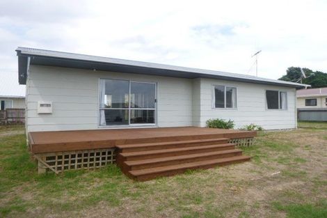 Photo of property in 1 Dodds Crescent, Otaki Beach, Otaki, 5512