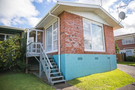 Photo of property in 1/11 Liston Street, Northcote, Auckland, 0627