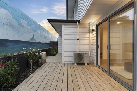 Photo of property in 1d Stottholm Road, Titirangi, Auckland, 0604