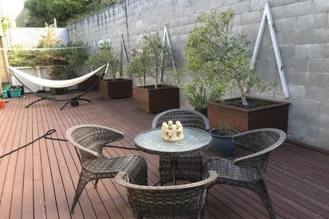 Photo of property in 56 Tiketike Way, Brooklyn, Wellington, 6021