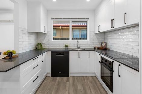 Photo of property in 1/320 Memorial Avenue, Burnside, Christchurch, 8053