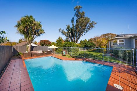 Photo of property in 11 Squires Place, Awapuni, Palmerston North, 4412