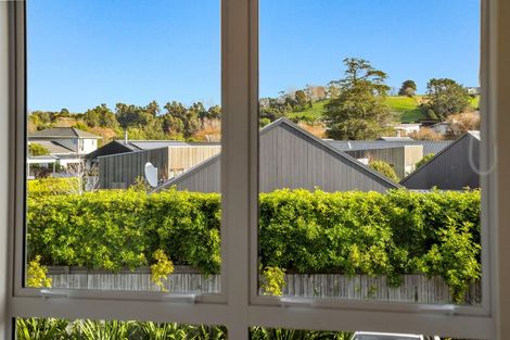 Photo of property in 12 Titoki Close, Matakana, 0985