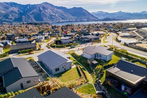 Photo of property in 24 Makomako Road, Wanaka, 9305
