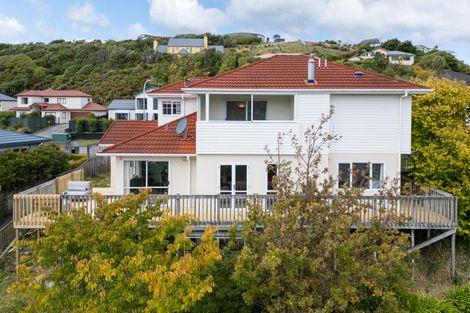 Photo of property in 116 Woodman Drive, Tawa, Wellington, 5028