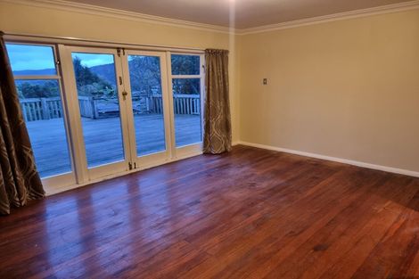 Photo of property in 10 Vista Crescent, Maoribank, Upper Hutt, 5018