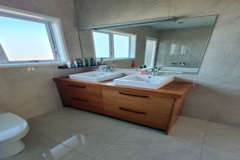 Photo of property in 14 Chelsea View Drive, Chatswood, Auckland, 0626