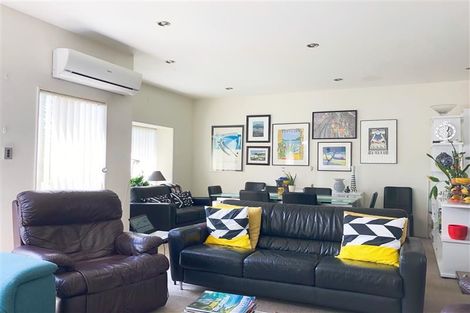 Photo of property in 76l Edmonton Road, Henderson, Auckland, 0612