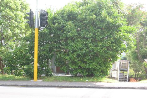 Photo of property in 2/121 Mokoia Road, Birkenhead, Auckland, 0626