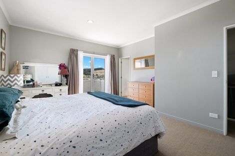 Photo of property in 1 Koru Way, Wanaka, 9305