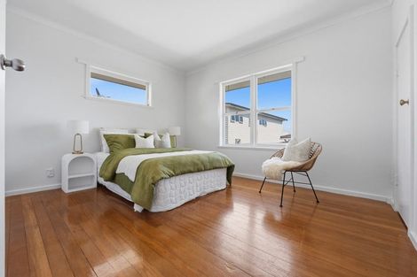 Photo of property in 1/35 Bradbury Road, Botany Downs, Auckland, 2010