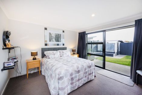 Photo of property in 12 Lorenzo Place, Kelvin Grove, Palmerston North, 4414