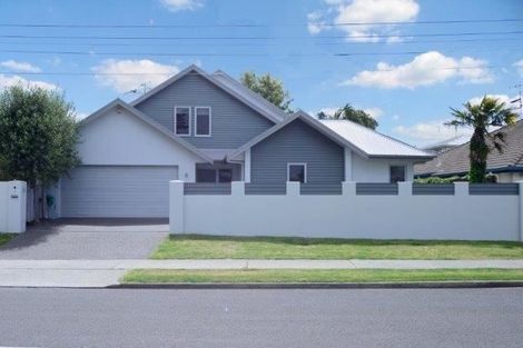 Photo of property in 1 Tay Street, Mount Maunganui, 3116