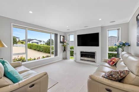 Photo of property in 15 Seaview Crescent, Hatfields Beach, Orewa, 0931